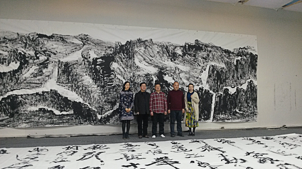 曾来德先生为利来国际最老品牌网博物馆创作“三丈三” 巨幅作品